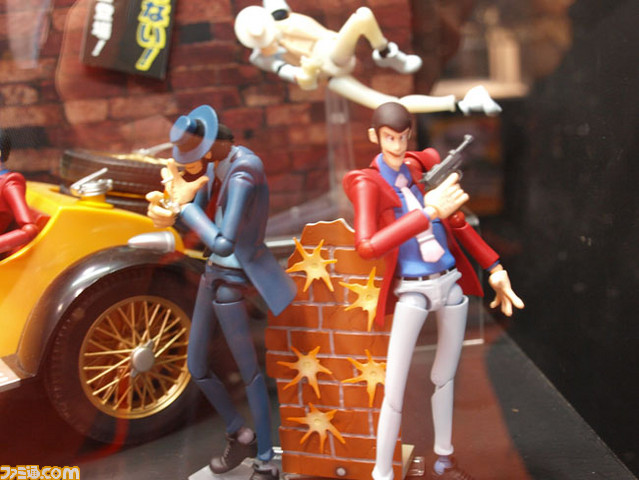 revoltech25