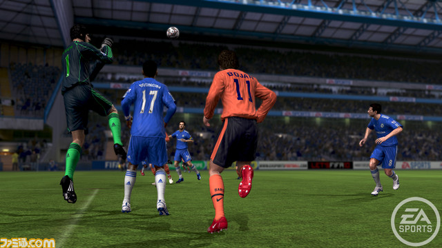Cech-punches-away
