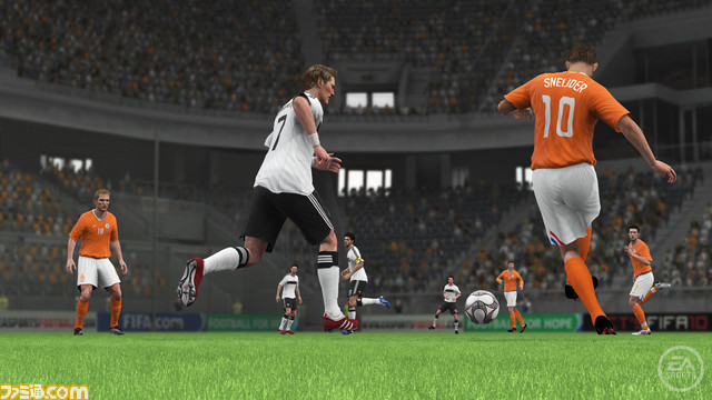 Dutch-NT_Sneijder_VPersie_Kuyt_Passing_Watermarked