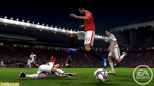 X360_ManUxBMun_Giggs+Lahm_Slide-Tackle