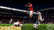 X360_ManUxBMun_Giggs+Lahm_Slide-Tackle