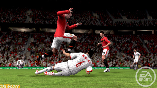 PS3_ManUxBMun_Rooney+Demichelis_Slide-Tackle