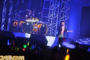 幕張に「愛してるZ!!!!!!」が響き渡った“VitaminZ 百花繚乱 幕張・炎夏の陣 愛してるZ!!!!!!”昼・夜公演をリポート _16