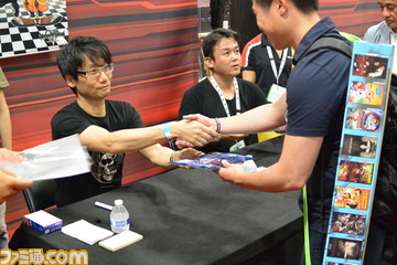 SQEX野村哲也氏&KONAMI小島監督の豪華ダブルサイン会が開催! 会場には野村氏デザインのバットマンフィギュアも【Comic‐Con International 2014】_06