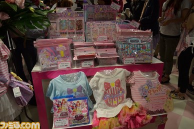 声優&アイドルユニット“i☆Ris”登場! アニメ『プリパラ』新キャスト・キャラクター発表会&“プリズムストーン原宿”内覧会をリポート_23