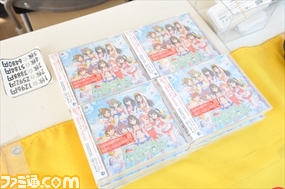 『アイドルマスター シンデレラガールズ』の新情報が続々と解禁! シングル『We're the friends!』発売記念ミニライブ&ハイタッチ会をリポート_04