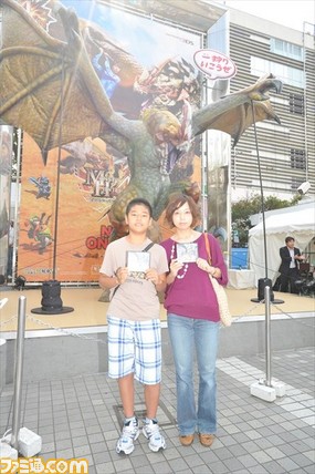 『モンスターハンター4G』発売日にセルレギオス&フルフルが来襲!? 新宿・渋谷でイベントが開催中!【『MH4G』発売日リポート】_17