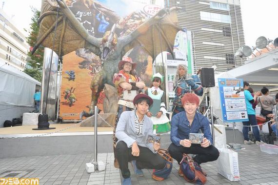 『モンスターハンター4G』発売日にセルレギオス&フルフルが来襲!? 新宿・渋谷でイベントが開催中!【『MH4G』発売日リポート】_01
