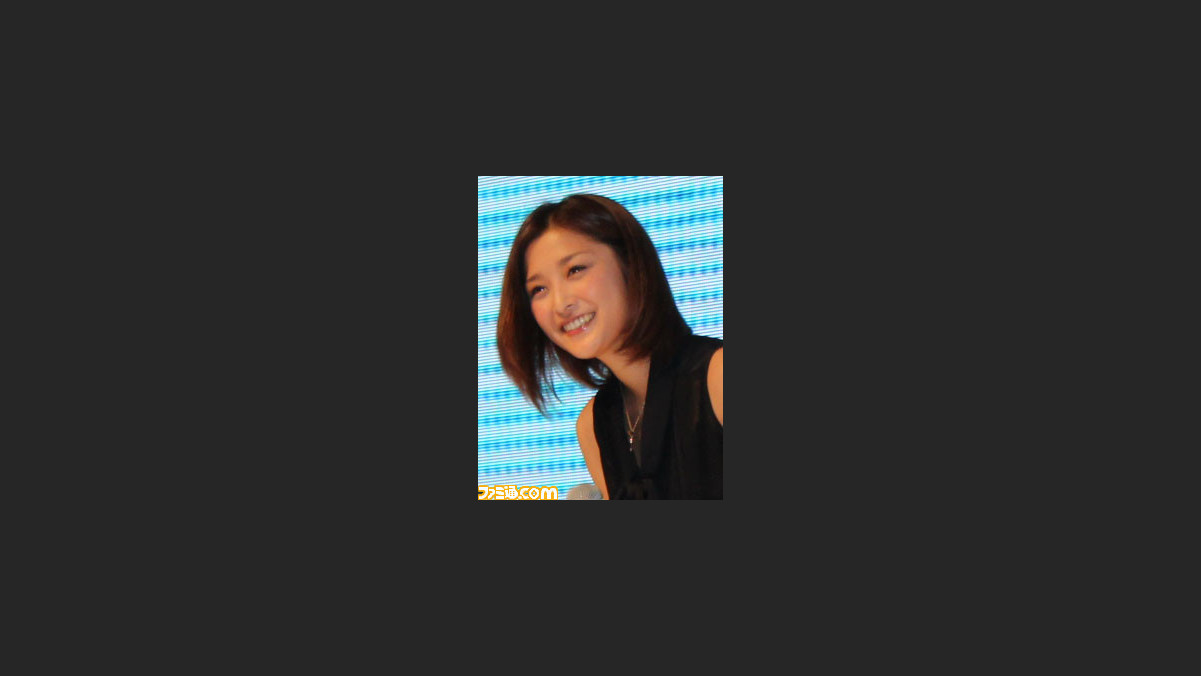 Greeブースに石川梨華登場 本人出題のクイズセッションも開催 Tgs11 ファミ通 Com Greeブースに石川梨華登場 本人出題のクイズセッションも開催 Tgs11 ファミ通 Com