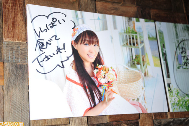 秋葉原に期間限定オープン中の“ミンゴスカフェ”にミンゴスこと今井麻美が来店！_26