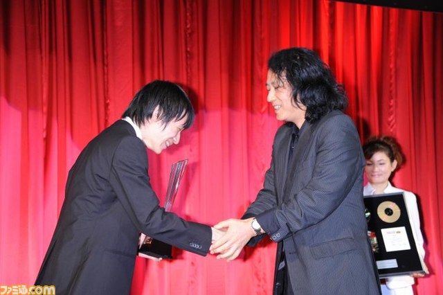 12名のチャンピオンが集結“KONAMI Arcade Championship 2011 グランドフィナーレ～授賞祝賀会～”開催_08