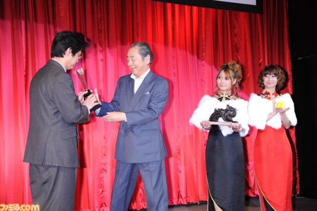 12名のチャンピオンが集結“KONAMI Arcade Championship 2011 グランドフィナーレ～授賞祝賀会～”開催_09