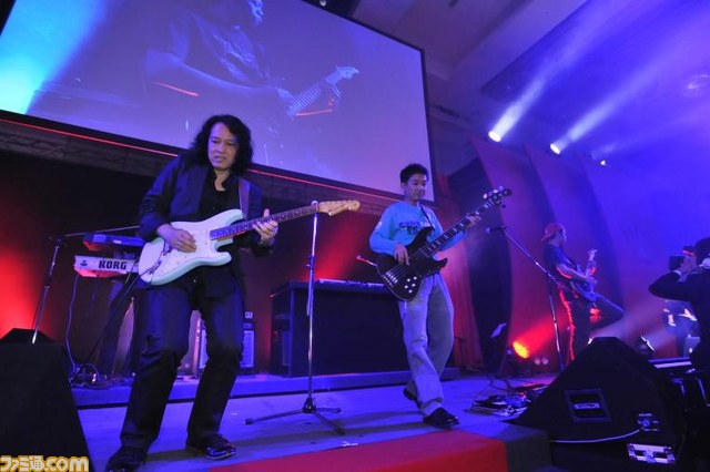 12名のチャンピオンが集結“KONAMI Arcade Championship 2011 グランドフィナーレ～授賞祝賀会～”開催_05