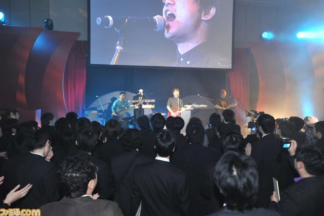 12名のチャンピオンが集結“KONAMI Arcade Championship 2011 グランドフィナーレ～授賞祝賀会～”開催_06