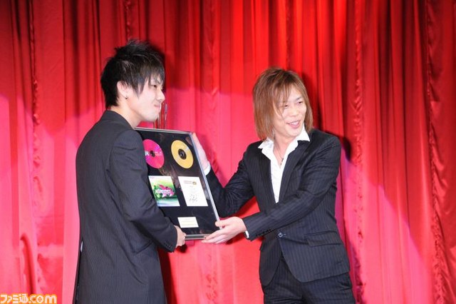 12名のチャンピオンが集結“KONAMI Arcade Championship 2011 グランドフィナーレ～授賞祝賀会～”開催_21