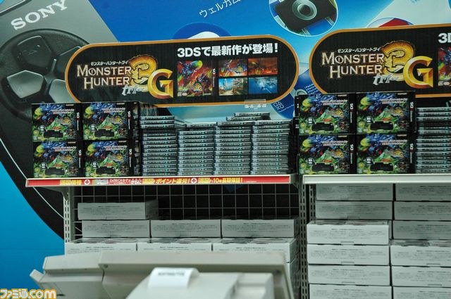 有楽町には100人規模の行列が発生【『MH3G』発売日リポート】_02