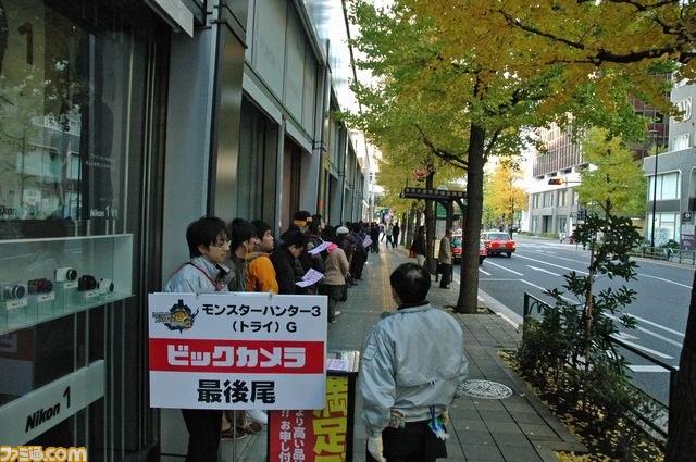 有楽町には100人規模の行列が発生【『MH3G』発売日リポート】_06