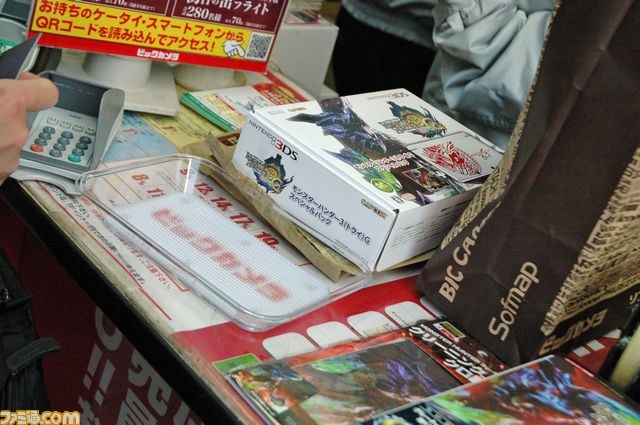 有楽町には100人規模の行列が発生【『MH3G』発売日リポート】_08