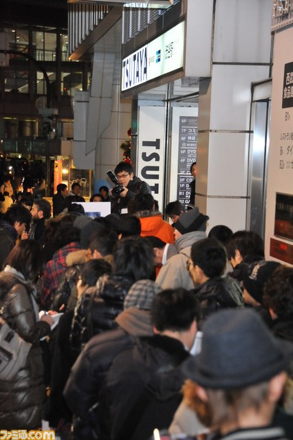 発売カウントダウンイベントに国内外の取材陣が集結――渋谷編【PS Vita発売日リポート】_02
