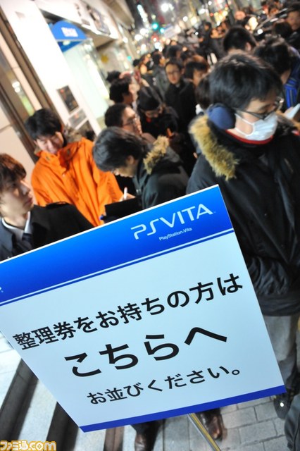 発売カウントダウンイベントに国内外の取材陣が集結――渋谷編【PS Vita発売日リポート】_03