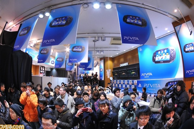 発売カウントダウンイベントに国内外の取材陣が集結――渋谷編【PS Vita発売日リポート】_04