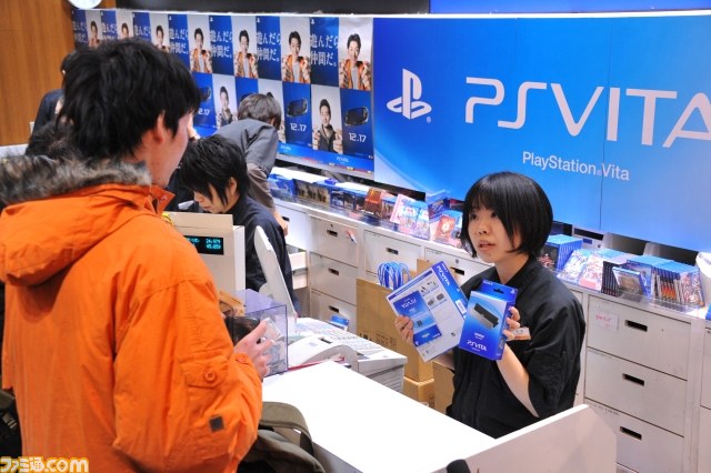 発売カウントダウンイベントに国内外の取材陣が集結――渋谷編【PS Vita発売日リポート】_10