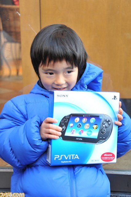 発売カウントダウンイベントに国内外の取材陣が集結――渋谷編【PS Vita発売日リポート】_15