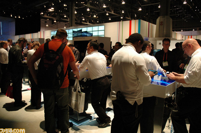 ソニーブースの注目株は、やはり北米で発売間近のPS Vita【CES 2012】_03