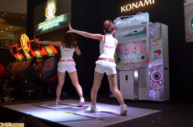 KONAMIブースでは『BEMANI』シリーズやソーシャルゲームとの連動タイトルが続々と登場【AOU2012】_07