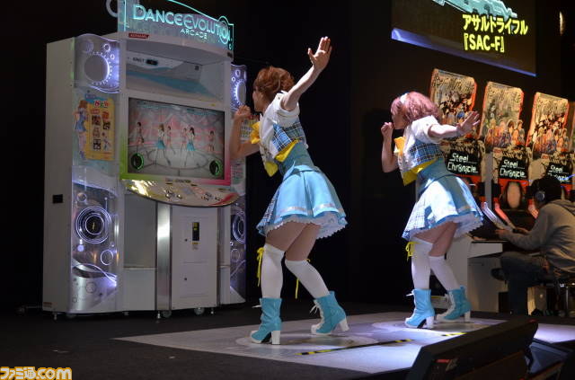 KONAMIブースでは『BEMANI』シリーズやソーシャルゲームとの連動タイトルが続々と登場【AOU2012】_12