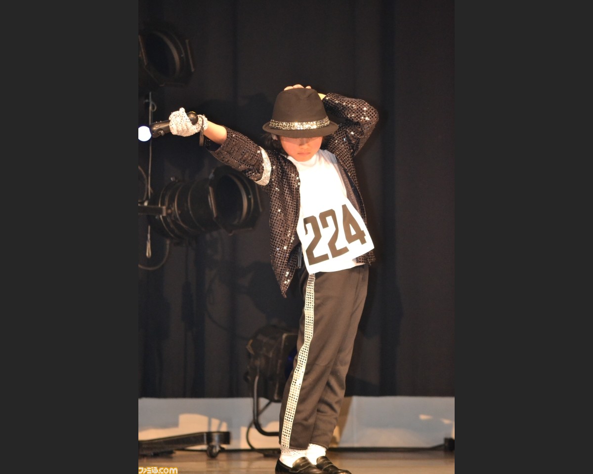 マイケル ジャクソン ザ エクスペリエンス チャレンジ 開催 0名を越える マイケル たちが熱演ダンスバトル ファミ通 Com