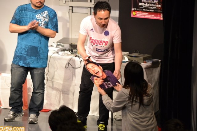 満足度2000％オーバー！？　“アメザリ平井のゲームライブ”爆笑企画だらけのライブをリポート_24
