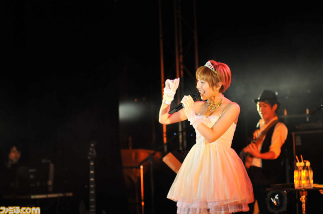 ファンとともに楽しんだバースデーライブ“長谷川明子ソロライブ ～Birthday Party2012～”_08