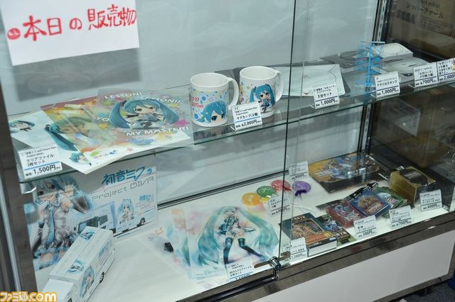 SCEブースが大盛況！　『NEXT HATSUNE MIKU Project DIVA（仮題）』の世界最速試遊台も！【ニコニコ超会議2012】_12