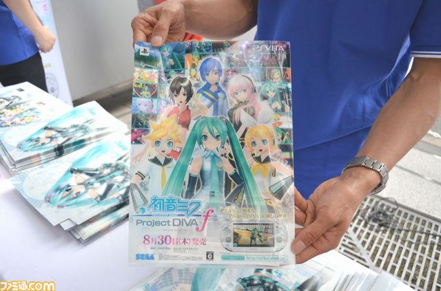 全国9都市13会場で行われる『初音ミク -プロジェクト ディーヴァ- f』店頭体験会がスタート！　プロデューサー陣も来場_10