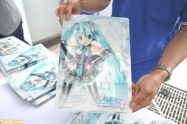 全国9都市13会場で行われる『初音ミク -プロジェクト ディーヴァ- f』店頭体験会がスタート！　プロデューサー陣も来場_11