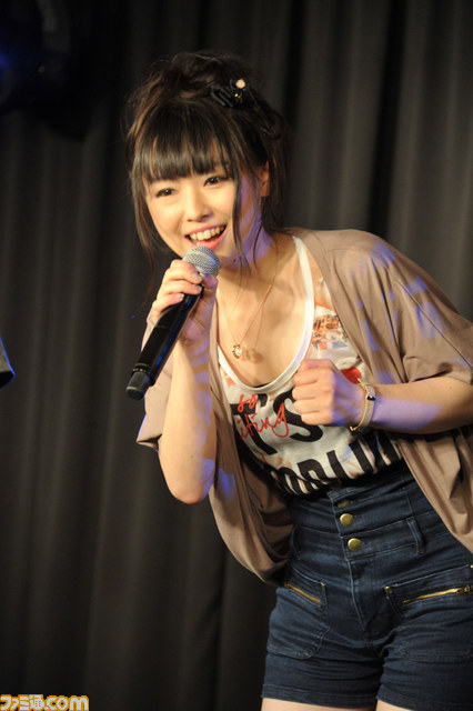 ファンと笑顔で楽しんだ下田麻美1stシングル『awake/もう一度』発売記念イベント_02