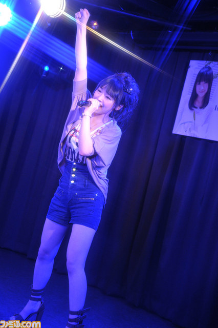 ファンと笑顔で楽しんだ下田麻美1stシングル『awake/もう一度』発売記念イベント_08
