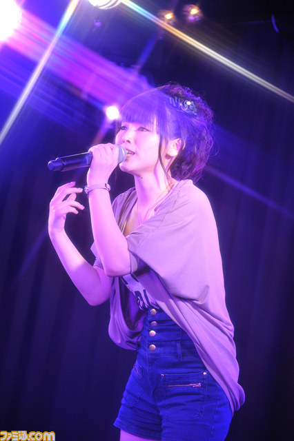 ファンと笑顔で楽しんだ下田麻美1stシングル『awake/もう一度』発売記念イベント_09