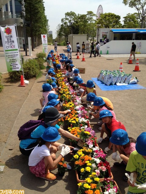 TOKYO ガンダムプロジェクト 2012が“花植えイベント”を開催 参加した120名の児童といっしょに緑化メッセージを発信_03