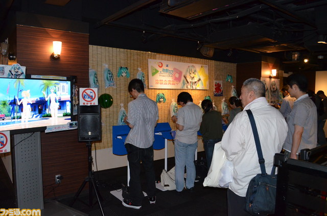 『初音ミク -プロジェクト ディーヴァ- f』夏の体験会リポート! 林プロデューサーとOSTER project氏も来場_02