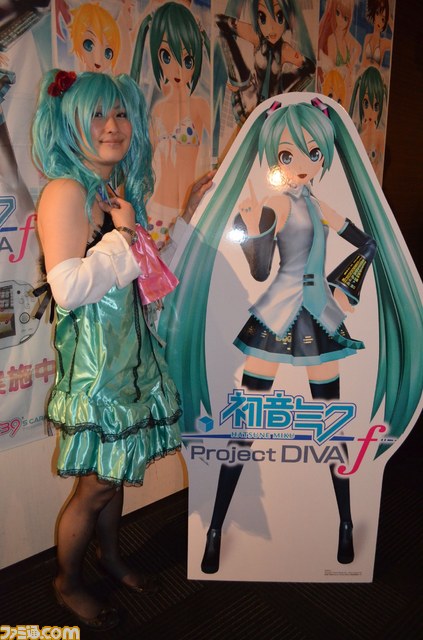 『初音ミク -プロジェクト ディーヴァ- f』夏の体験会リポート! 林プロデューサーとOSTER project氏も来場_05