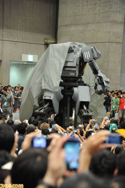 “ワンフェス2012［夏］”で人が搭乗可能なロマン溢れる巨大ロボ“クラタス”がお披露目【動画あり】_38