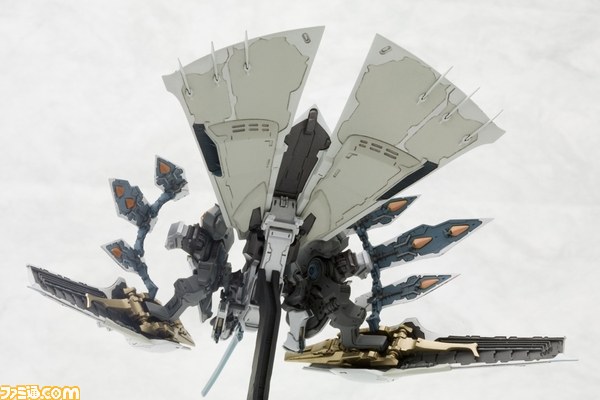 “コトブキヤ 飛鉄塊 銀鶏［白］（エビテン限定特典付き）”が予約受付中_03
