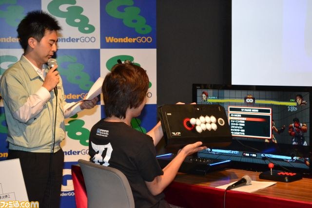プロゲーマーsako氏の妙技に惚れ惚れ！？　“HORIスティックイベント sakoスペシャル 2012夏”開催！_04
