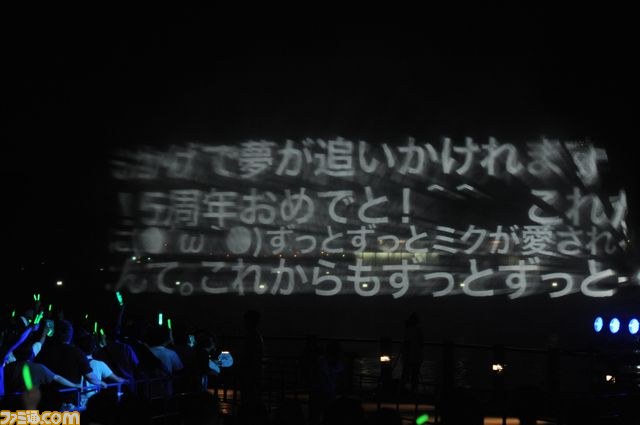 横浜の海に歌姫降臨！　『初音ミク -プロジェクト ディーヴァ- f』発売前夜祭“夏の終わりの39祭り”リポート_27