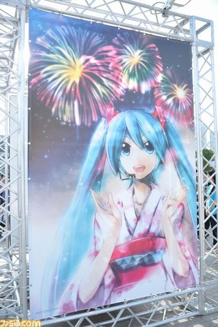 横浜の海に歌姫降臨！　『初音ミク -プロジェクト ディーヴァ- f』発売前夜祭“夏の終わりの39祭り”リポート_03