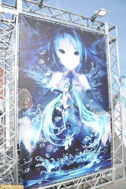 横浜の海に歌姫降臨！　『初音ミク -プロジェクト ディーヴァ- f』発売前夜祭“夏の終わりの39祭り”リポート_01