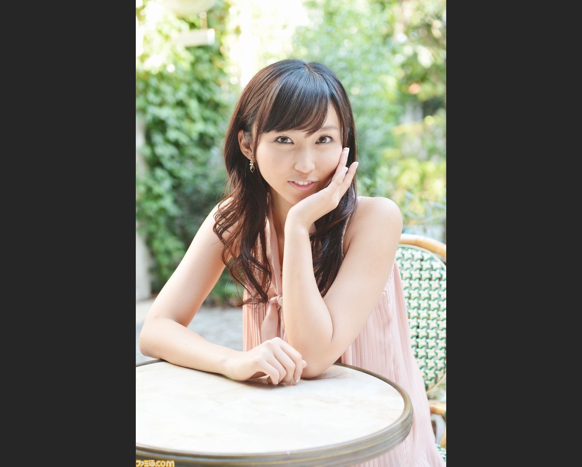 地球防衛軍3 ポータブル 実写版で空飛ぶ女性隊員を演じるのは グラビアアイドルの吉木りさ ファミ通 Com 地球防衛軍3 ポータブル 実写版で空飛ぶ女性隊員を演じるのは グラビアアイドルの吉木りさ ファミ通 Com