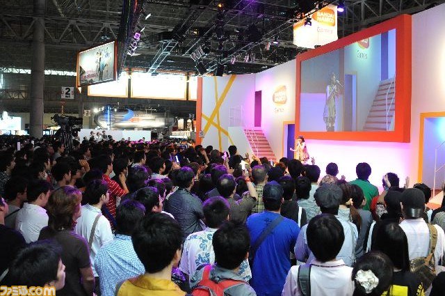 完全新作もサプライズ発表された！　「マクロス」30周年メモリアルステージイベントリポート【TGS2012 】_12